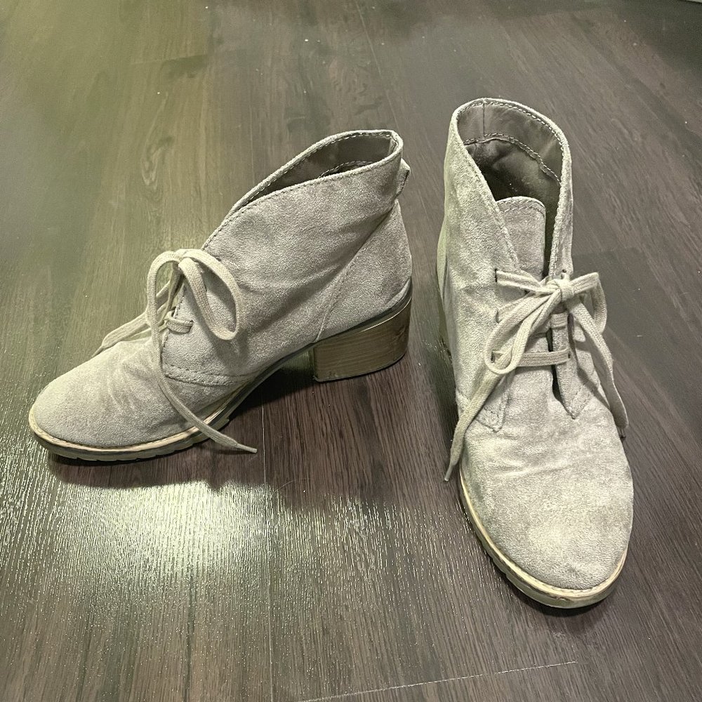 Lace-Up Ankle Boot / Suede / Grey